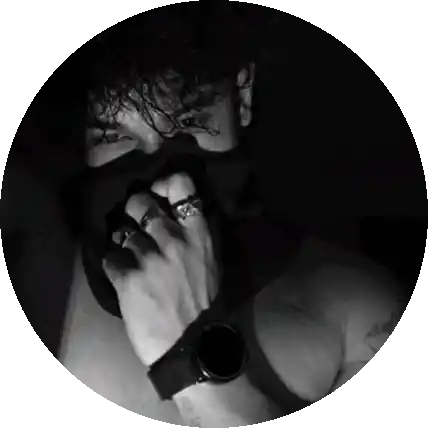 المصمم الذي ينام قليلا