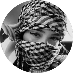 ⋆Ö𝑧𝑔𝑒⋆